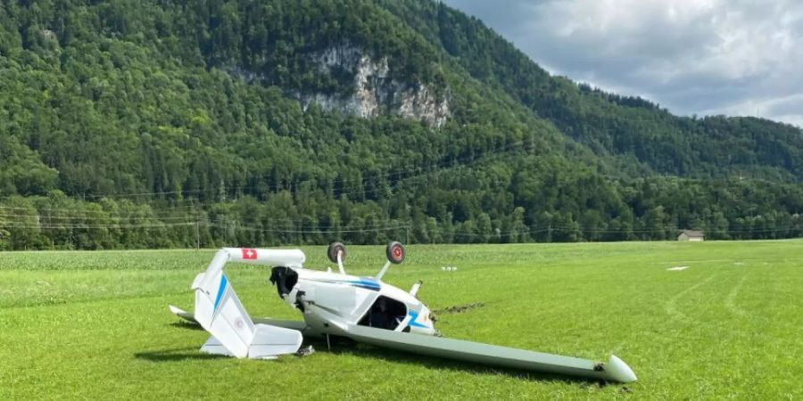 Auf dem Flugplatz von Epagny im Kanton Freiburg ist ein Flugzeug während der Startphase abgestürzt.