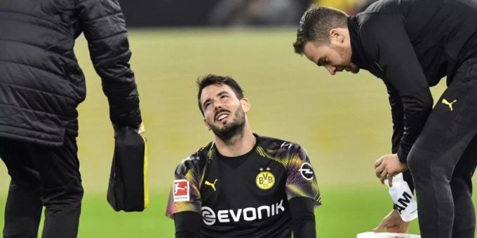 Roman Bürki verletzte sich beim 1:0-Sieg des BVB gegen Mönchengladbach am Knie. BVB