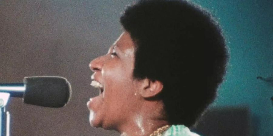 Aretha Franklin nimmt in der New Temple Missionary Baptish Church ihr Album «Amazing Grace» auf. Foto: Amazing Grace/Weltkino/dpa