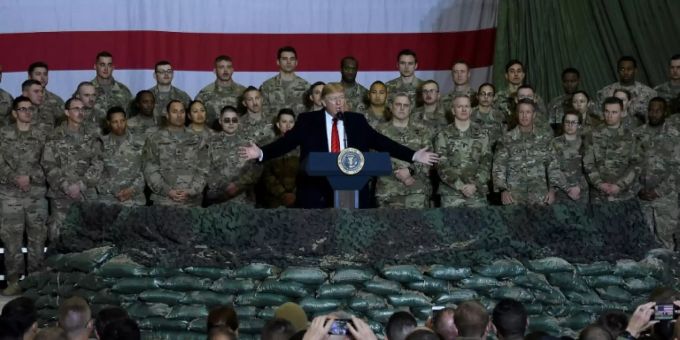 US-Präsident Trump bei einem Besuch am Stützpunkt Bagram US-Präsident Trump bei einem Besuch am Stützpunkt Bagram