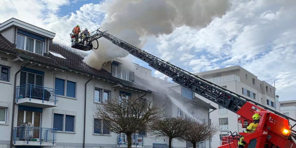 Steinhausen ZG: Wohnung nach Brand unbewohnbar