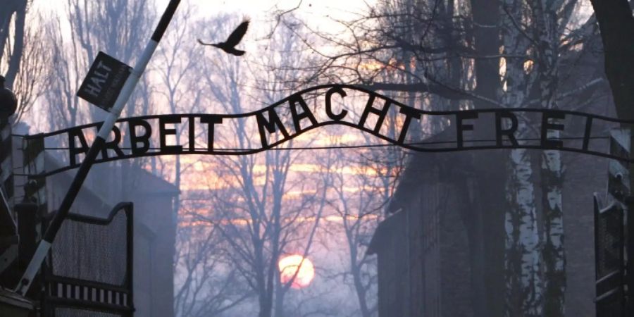 Eingang zum Vernichtungslager Auschwitz