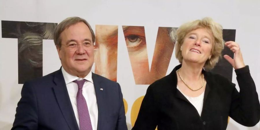 Armin Laschet (CDU, l-r), Ministerpräsident in Nordrhein-Westfalen, und die Kulturstaatsministerin Monika Grütters (CDU) stellen die Höhepunkt des Beethoven-Jahres 2020 vor. Foto: Wolfgang Kumm/dpa