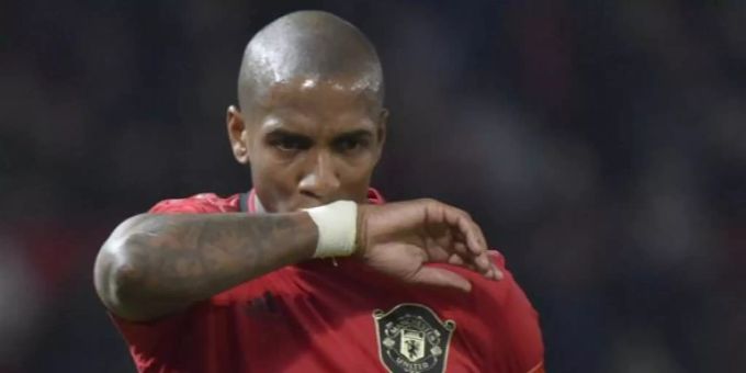 Ashley Young wird seine Karriere beim FC Everton fortsetzen. ashley young fc everton