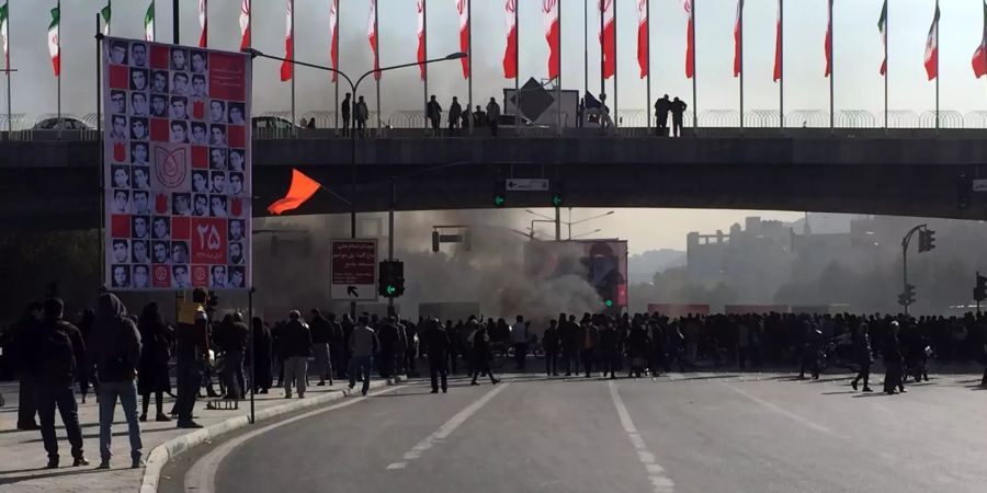 Breite Proteste im Iran gegen Benzinrationierung