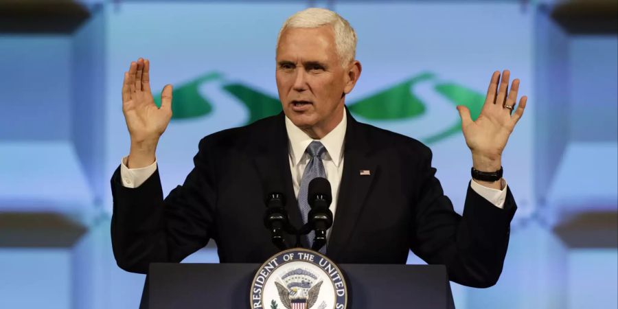 Nach Sondlands Aussage schlingert nun auch Vizepräsident Mike Pence.