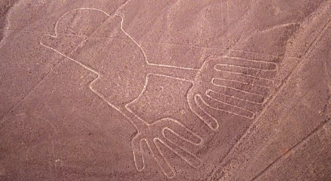 Die «Las manos»-Figur aus Nazca-Linien in Peru. Archäologen reagieren besorgt auf die vorgesehene Verkleinerung des Schutzgebietes um 40 Prozent. (Archivbild) Nasca Peru