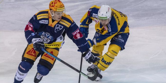 Mattias Tedenby vom EV Zug (rechts) im Duell mit dem Davoser Topskorer Gregory Hofmann Mattias Tedenby vom EV Zug (rechts) im Duell mit dem Davoser Topskorer Gregory Hofmann