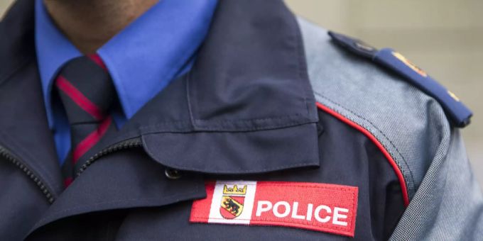 Die Kantonspolizei Bern ermittelt und sucht Zeugen. Zeugenaufruf