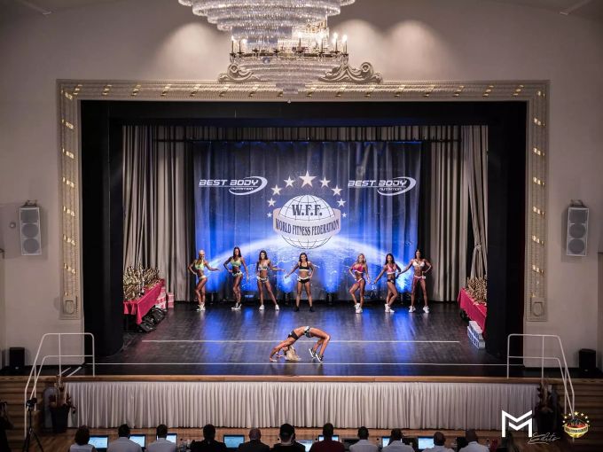 Healthcoach Carmen Haenggi an der Bikini-Show. An der Bikinishow