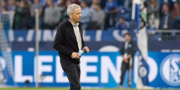 Dortmunds Trainer Lucien Favre steht derzeit in der Kritik. Foto: Bernd Thissen/dpa Dortmunds Trainer Lucien Favre steht derzeit in der Kritik. Foto: Bernd Thissen/dpa
