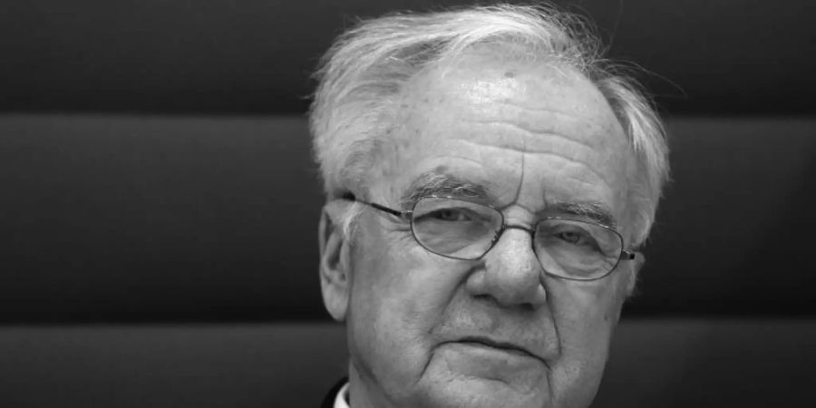 Manfred Stolpe (SPD), ehemaliger Ministerpräsident von Brandenburg, ist im Alter von 83 Jahren gestorben. Foto: Ralf Hirschberger/dpa-Zentralbild/dpa
