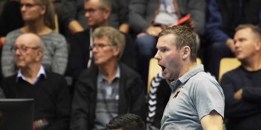 Kadettens Trainer Petr Hrachovec fiebert an der Seitenlinie mit