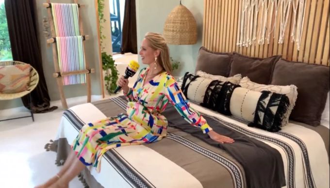 «Paradise Hotel»: Die Moderatorin liegt gleich zur Probe im neuen Bett. «Paradise Hotel»