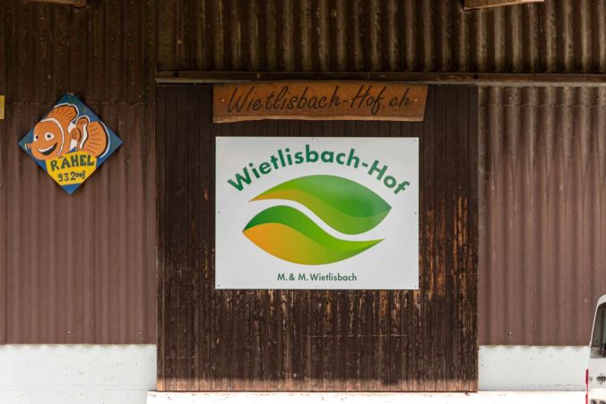 Gross angeschrieben: der Wietlisbach-Hof.
