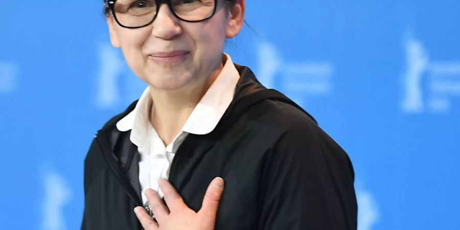 ARCHIV - 67. Internationale Filmfestspiele in Berlin,  Photocall «On Body and Soul»: Die  ungarische Filmregisseurin Ildiko Enyedi. Sie hat eine Corona-Erkrankung überstanden. «Rein physisch verlief die Sache milde, aber ich bin dennoch sehr erschrocken», sagte die 64-Jährige der Wochenzeitung «HVG» vom 14.05.2020. Foto: picture alliance / Soeren Stache/dpa