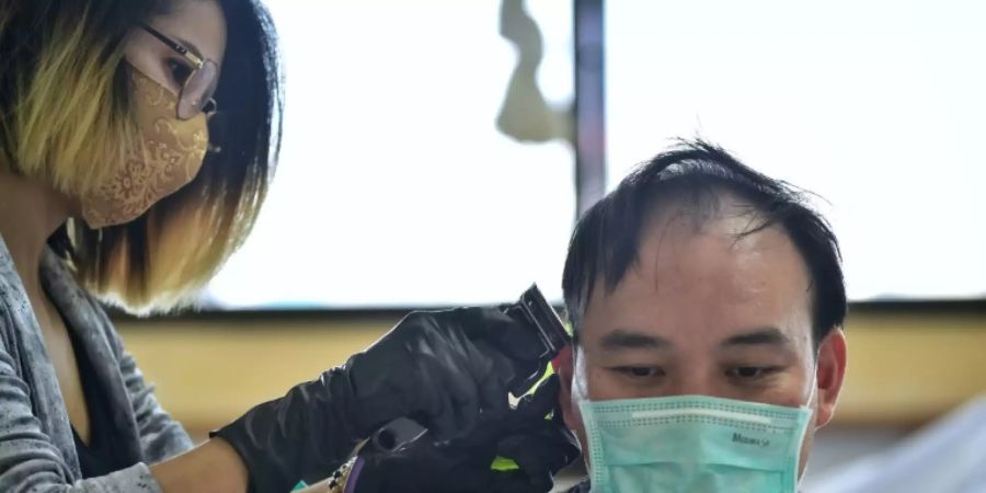 Haarschnitt in Corona-Zeiten: Salon in Bangkok