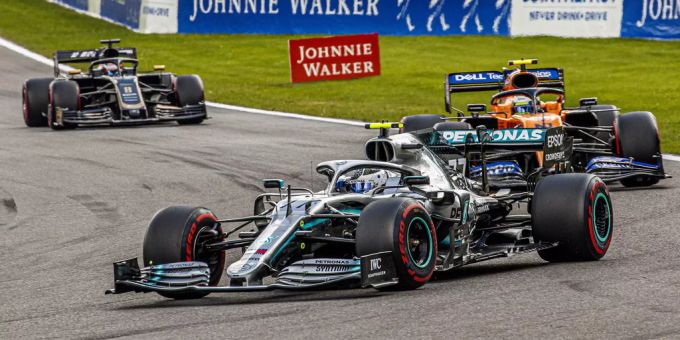 Valtteri Bottas liegt beim GP in Belgien in Führung. Formel 1