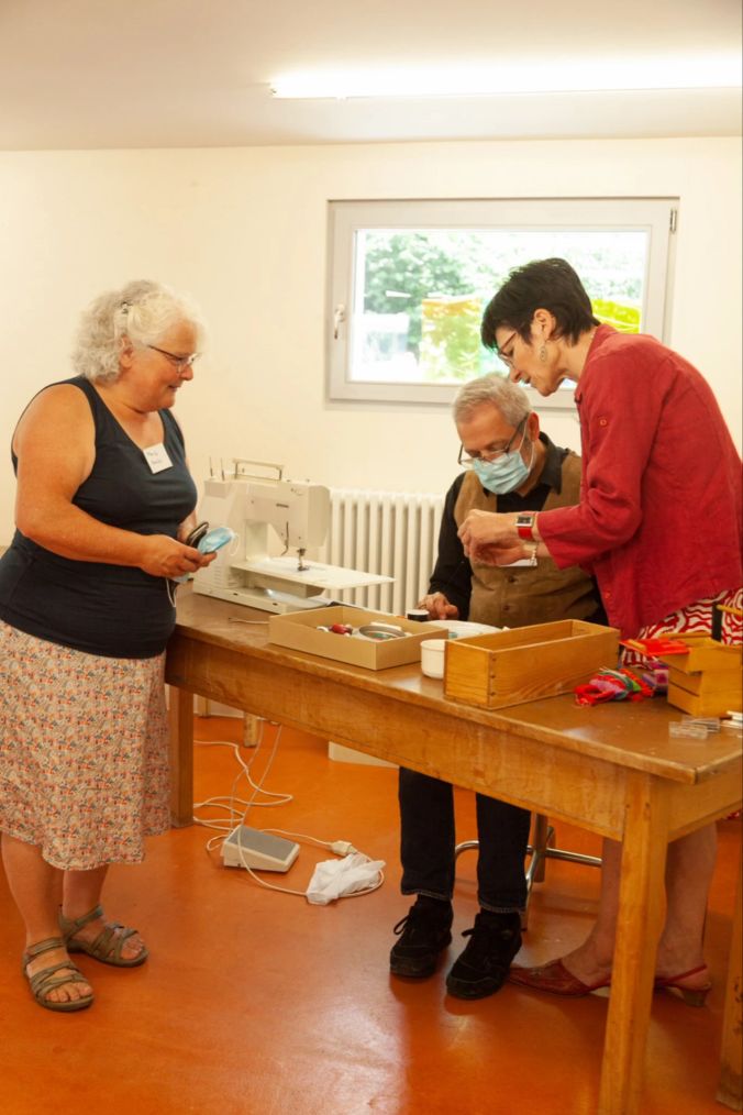 Marlis Zweifel, Neven Pecaric und Bea Haslimeier tüfteln an den besten Lösungen