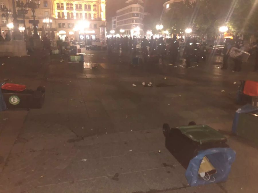 Nach Krawallen auf Frankfurter Opernplatz
