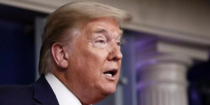 US-Präsident Donald Trump verkündet im Weissen Haus neue Prognosen. Foto: Alex Brandon/AP/dpa US-Präsident Donald Trump verkündet im Weissen Haus neue Prognosen. Foto: Alex Brandon/AP/dpa