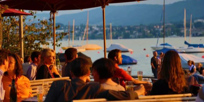 Lampen angekettet - So dreist gehen Diebe in Zürcher Restaurants vor