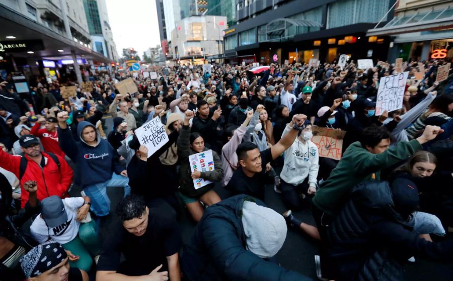 Mittlerweile erhalten die Demonstranten weltweite Unterstützung: Demonstranten in Auckland, Neuseeland.