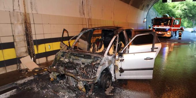 Keine Verletzten - Fahrzeugbrand in Gurtnellen UR