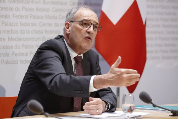 Wirtschaftsminister Guy Parmelin stoppt die Unterstützung für Kleinunternehmer und Selbstständige. Auch seine SVP hat sich klar dagegen ausgesprochen. Guy Parmelin Coronavirus Wirtschaft
