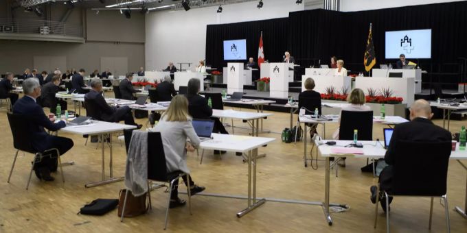 Parlamentarier debattieren während der Sommersession im Ständerat in einer Halle der BernExpo in Bern. ständerat sommersession
