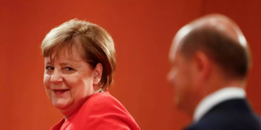 Merkel und Scholz auf dem Weg zum Bundeskabinett