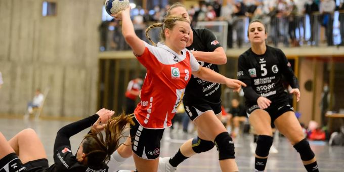 Sandra Schneider im Abschluss. Handballverein Herzogenbuchsee (HVH)