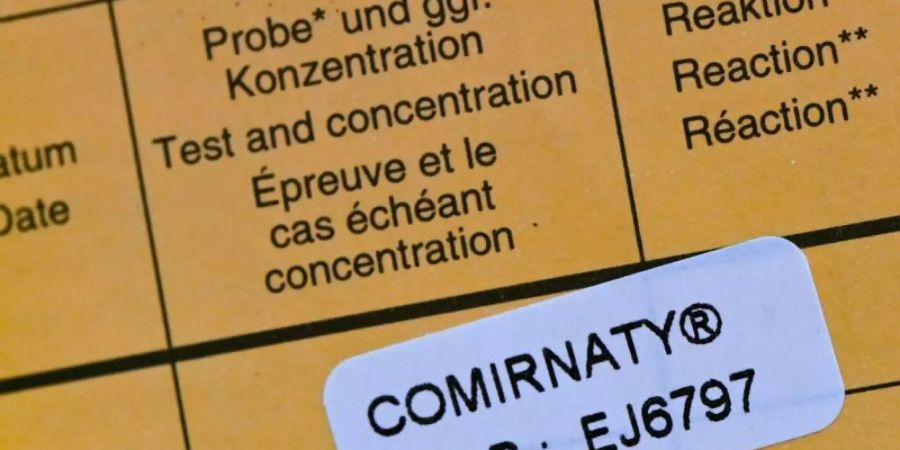 Die Zahl der ans Robert Koch-Institut (RKI) gemeldeten Impfungen gegen Covid-19 in Deutschland ist im Vergleich zum Vortag um mehr als 46 000 gestiegen. Seit dem Beginn der Impfkampagne Ende Dezember ist das Mittel damit nun mindestens 417 060 Menschen gespritzt worden. Foto: Patrick Pleul/dpa-Zentralbild/dpa