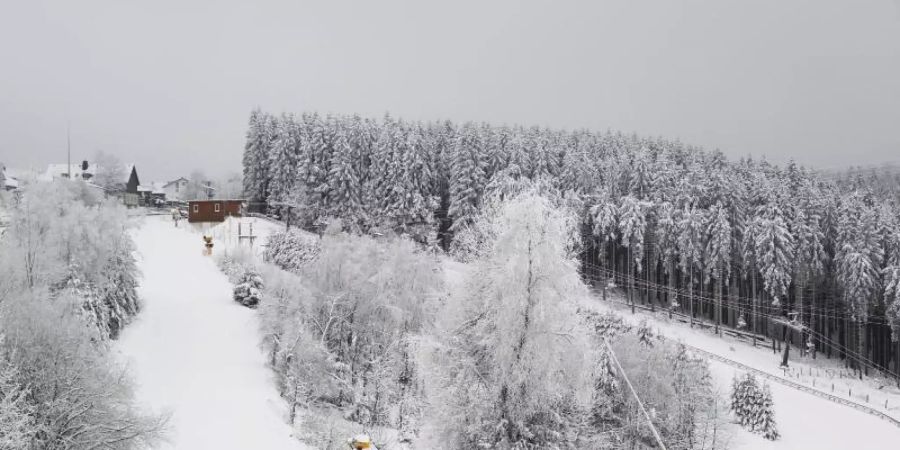 Wintersportorte und Ausflugsziele in Nordrhein-Westfalen wappnen sich für einen möglichen Ansturm am kommenden Wochenende. Foto: Oliver Berg/dpa