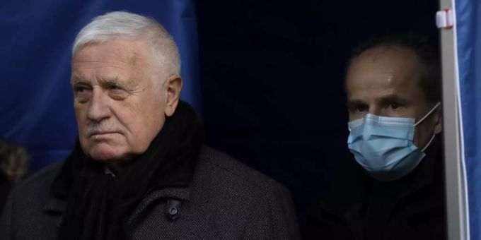 Der tschechische Ex-Präsident Vaclav Klaus ist mit einem Bussgeld bestraft worden. Virus Outbreak Eastern Europe