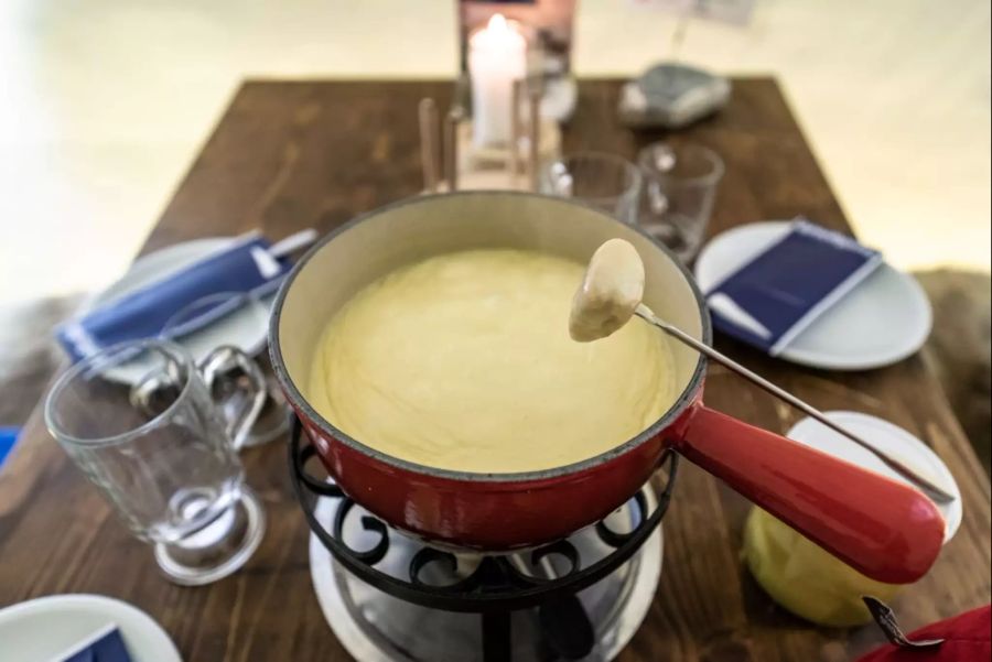 Leckeres Fondue im Iglu.