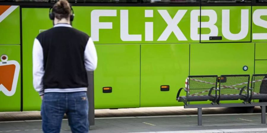 Flixbus stellt den Betrieb seiner Busse und Züge im November ein. Foto: Fabian Sommer/dpa