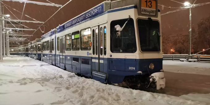 Wintereinbruch - Zürcher ÖV läuft nach Rekord-Schnee wieder normal