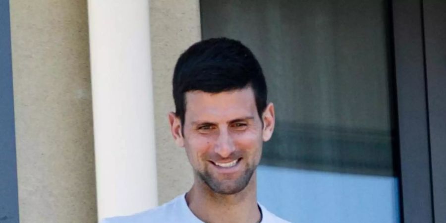 Novak Djokovic verbringt seine Quarantäne in einer Unterkunft in Adelaide. Foto: Morgan Sette/AAP/dpa