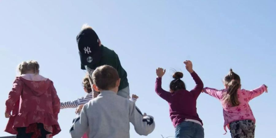 Die Bundesregierung will Kinderrechten einen höheren Rang einräumen und plant dafür eine Grundgesetzänderung. Foto: Jörg Carstensen/dpa