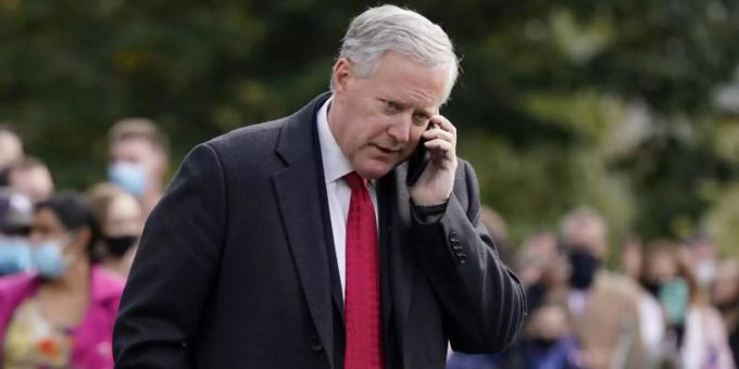 Die verdächtige Nachricht ging an ihn: Mark Meadows, der ehemalige Stabschef von Donald Trump, auf dem Südrasen des Weissen Hauses. Donald Trump