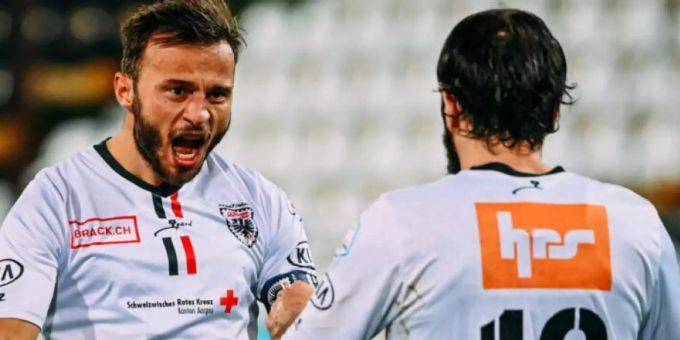 Torjubel bei Elsad Zverotic und Shkelzen Gashi. Shkelzen Gashi