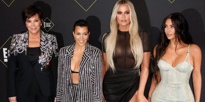 Bild von 2019 (v.l.n.r.): Clan-Mami Kris Jenner, Kourtney Kardashian, Khloe Kardashian und Kim Kardashian. kim kardashian