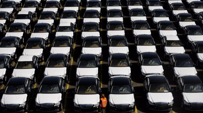 Dies Fahrzeuge aus Deutschland sollen auf dem chinesischen Markt verkauft werden. Chinesischer Markt