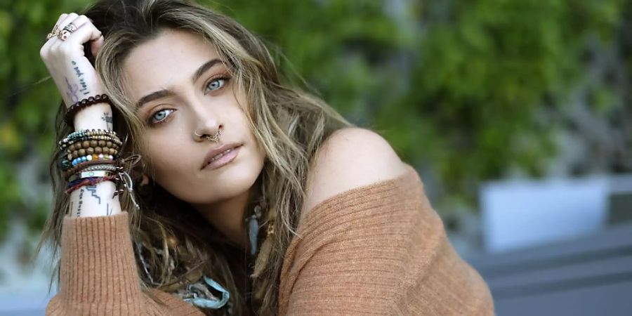 Paris Jackson, US-Sängerin und Tochter von Micheal Jackson, posiert, um ihr Debüt-Soloalbum «Wilted» zu promoten. Das Album erscheint am 13.11.2020. Die erste Single «Let Down» des neuen Albums erscheint diesen Freitag. Foto: Chris Pizzello/Invision/AP/dpa - ACHTUNG: Nur zur redaktionellen Verwendung und nur mit vollständiger Nennung des vorstehenden Credits