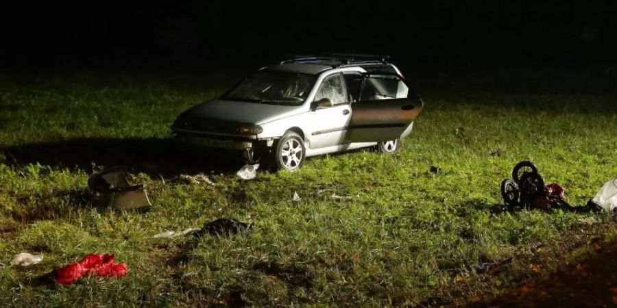 In Kempen am Niederrhein ist ein Autofahrer in eine Fussgängergruppe gefahren - ein zwölf Jahre alter Junge kam dabei ums Leben. Foto: David Young/dpa