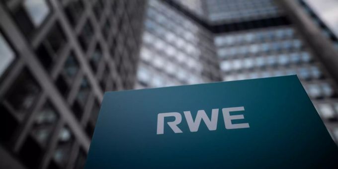 Die Zentrale von RWE in Essen steht an der Huyssenallee in Essen. RWE