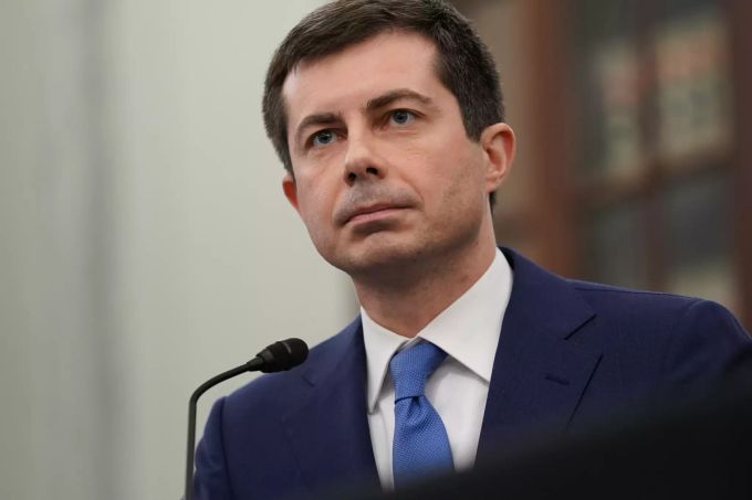 Pete Buttigieg, Verkehrsminister der USA, aufgenommen während einer Anhörung des Senatsausschusses für Handel, Wissenschaft und Verkehr. US-Senat bestätigt Buttigieg als Verkehrsminister
