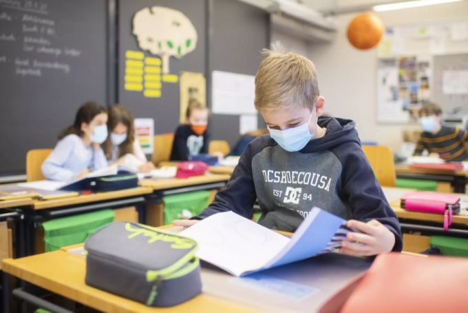 In Zürich gilt seit dem 25. Januar eine Maskentragepflicht ab der 4. Primarstufe. Maske Schule