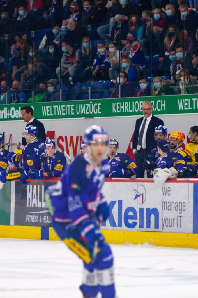 Auf gefüllte Tribünen und jubelnde Zuschauer muss der EHC Kloten derzeit verzichten. Kloten